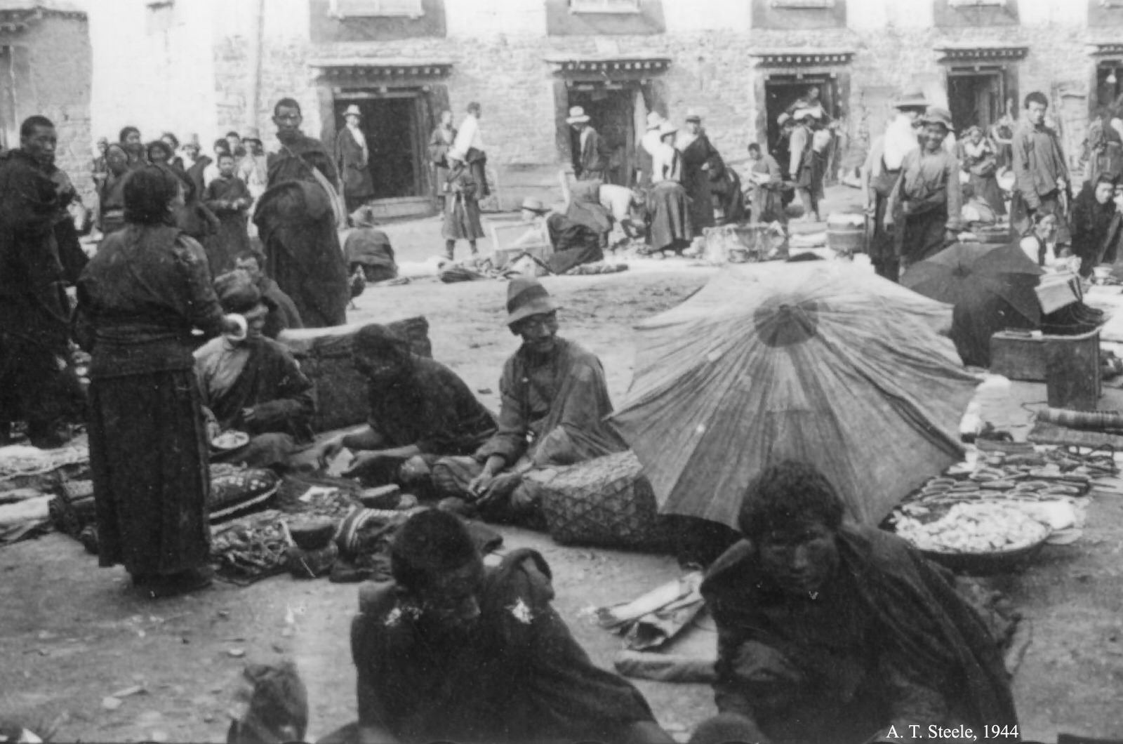Street Bazaar in Lhasa.1944