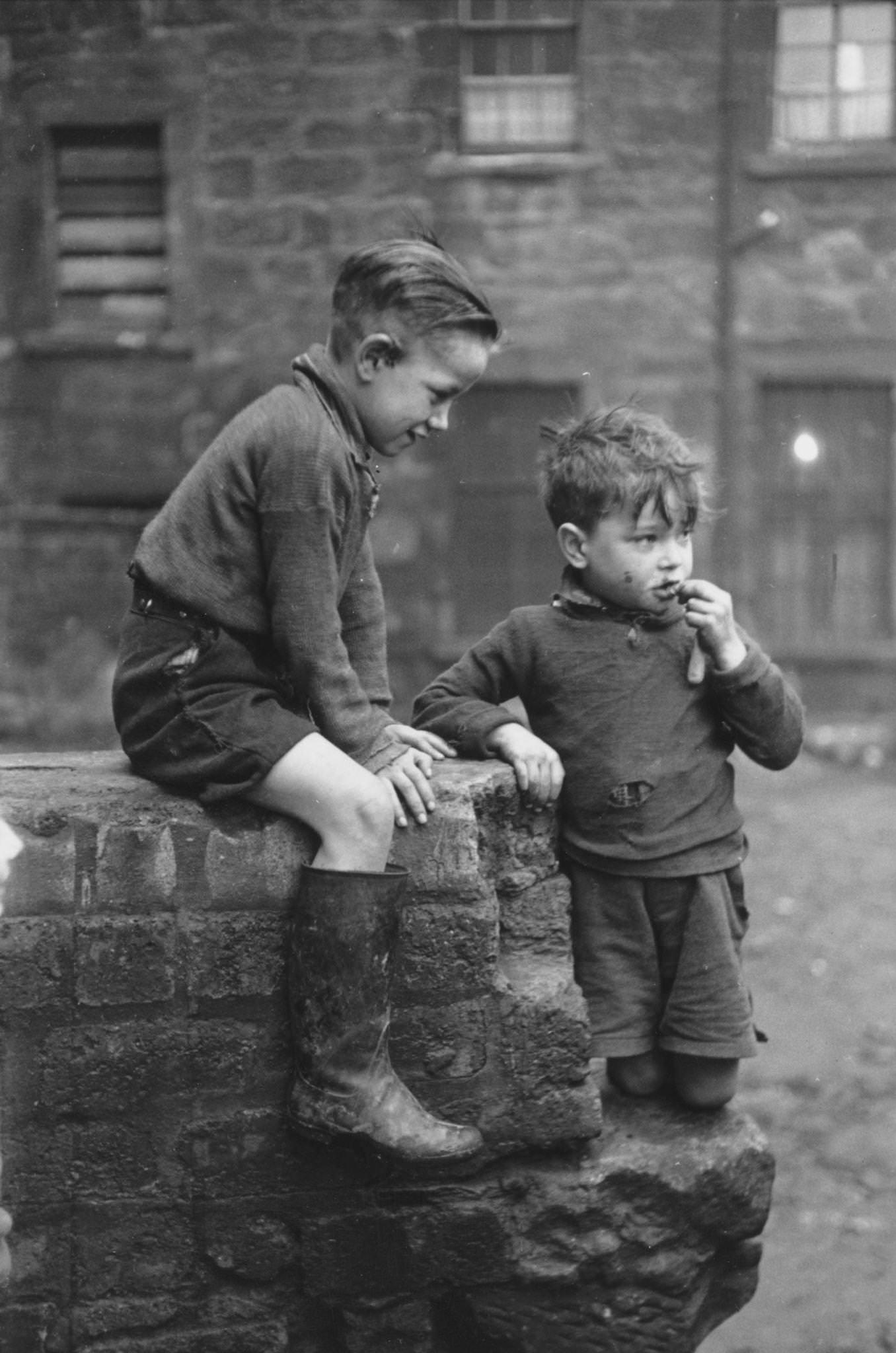 Two young boys from the Gorbals area of Glasgow, 1948