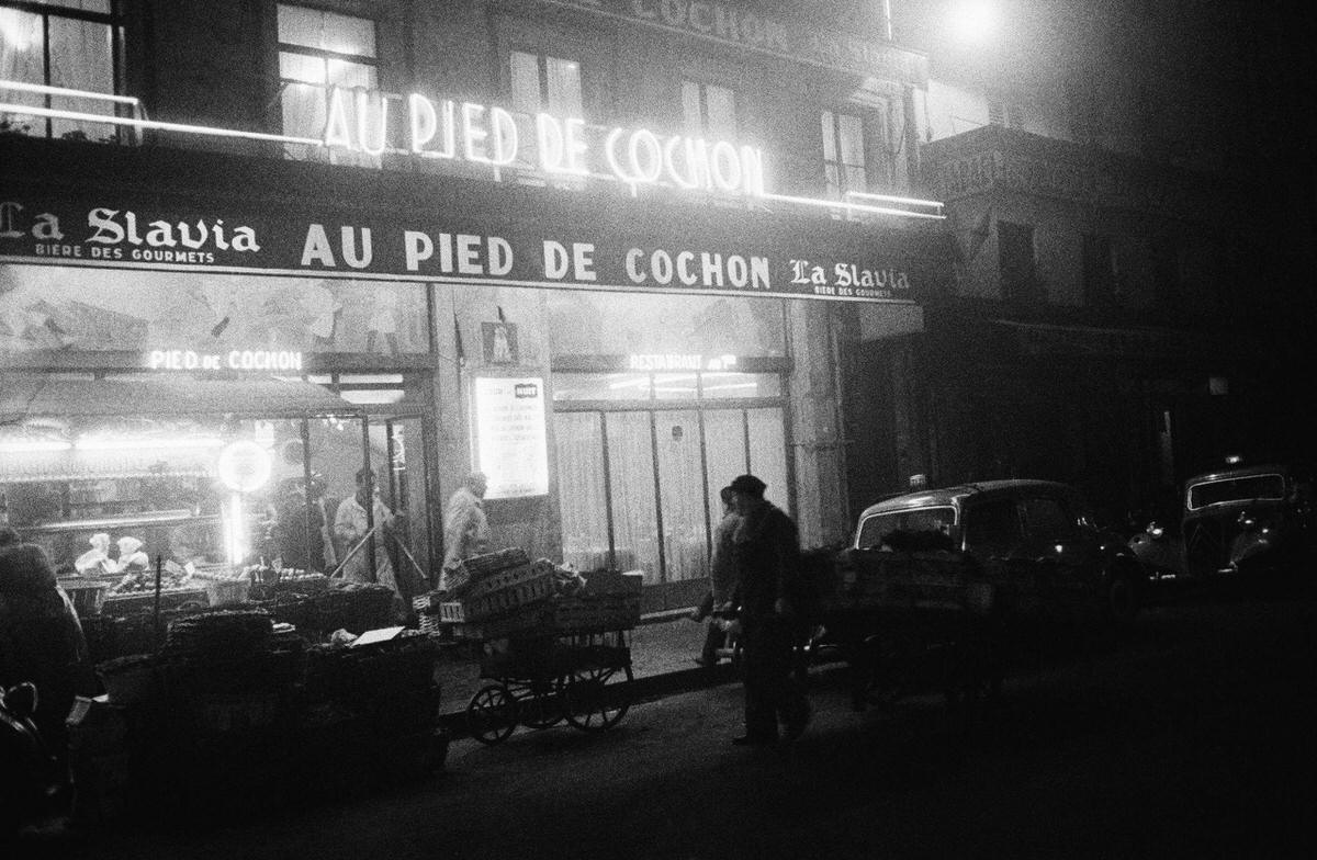 Famous restaurant 'Le pied de cochon' in Les Halles, 1950s