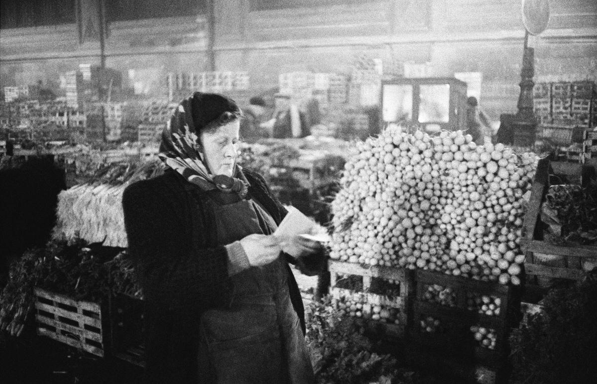 Greengrocer in Les Halles which was the central wholesale market of Paris, 1950