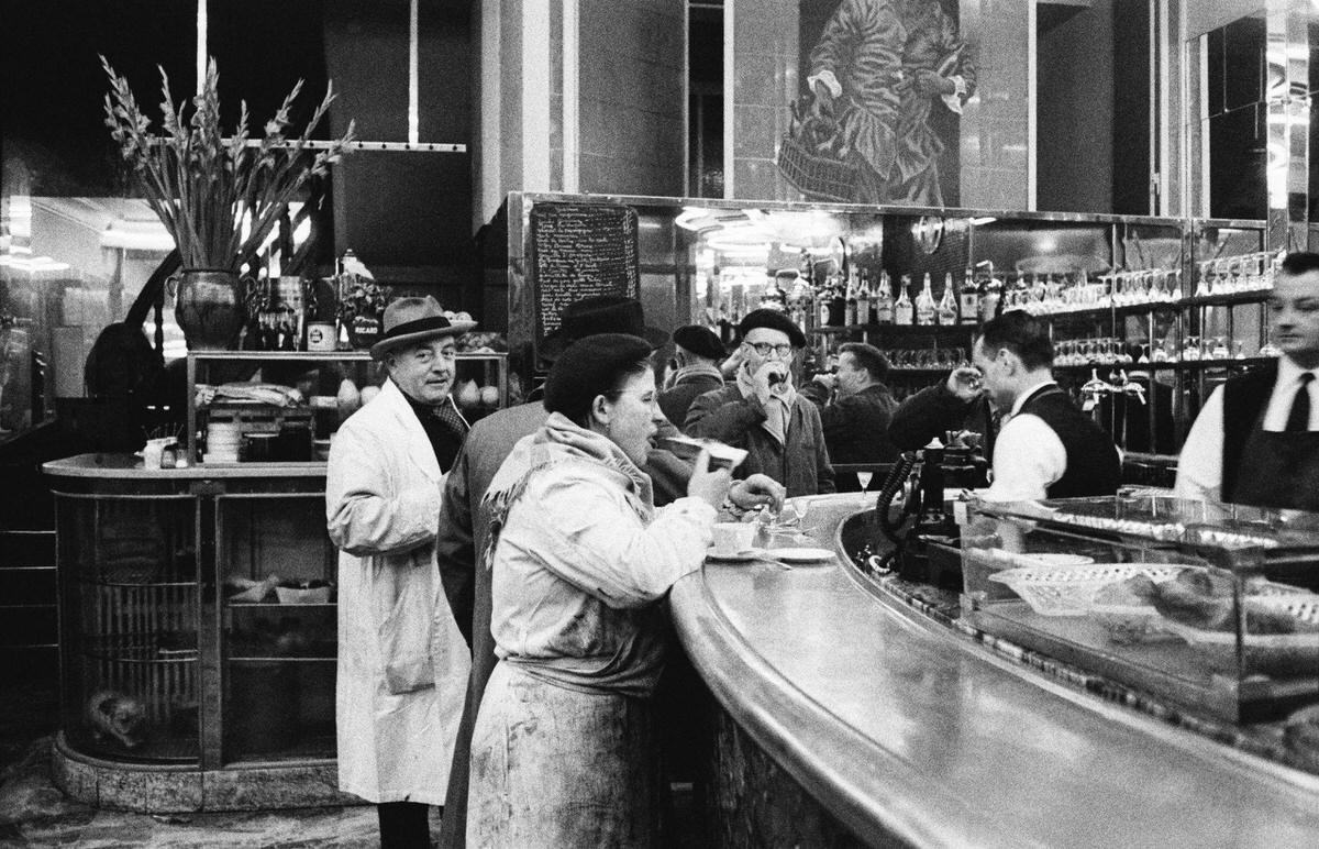 Inside view of a cafe in Les Halles district, 1950