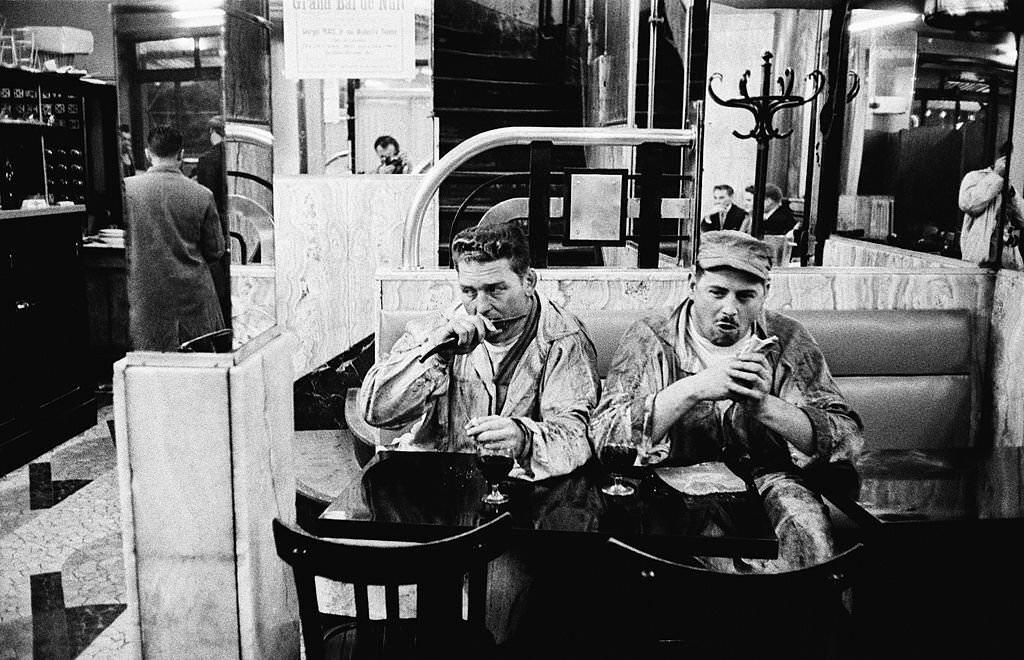 Butchers having lunch in Les Halles district, 1950