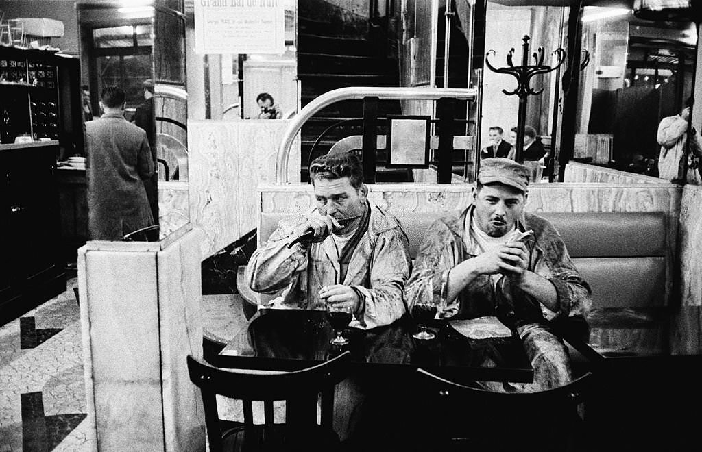 Butchers having lunch in Les Halles district, 1950