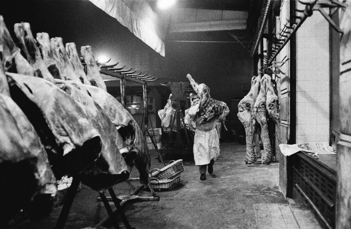 Butcher at work in Les Halles, 1950