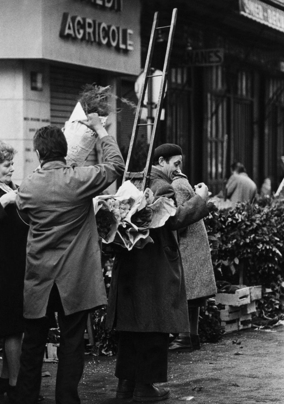 The Halles of Paris, Farmers near the Bank of Farmers, 1960s