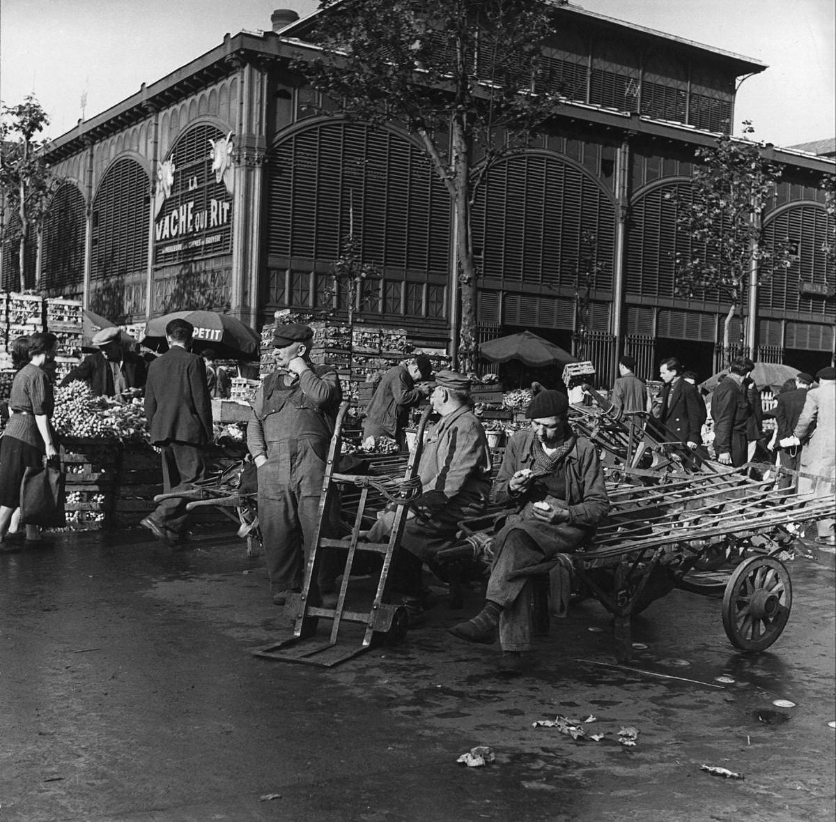 Fruit and vegetable market, Les Halles, Paris, 1900