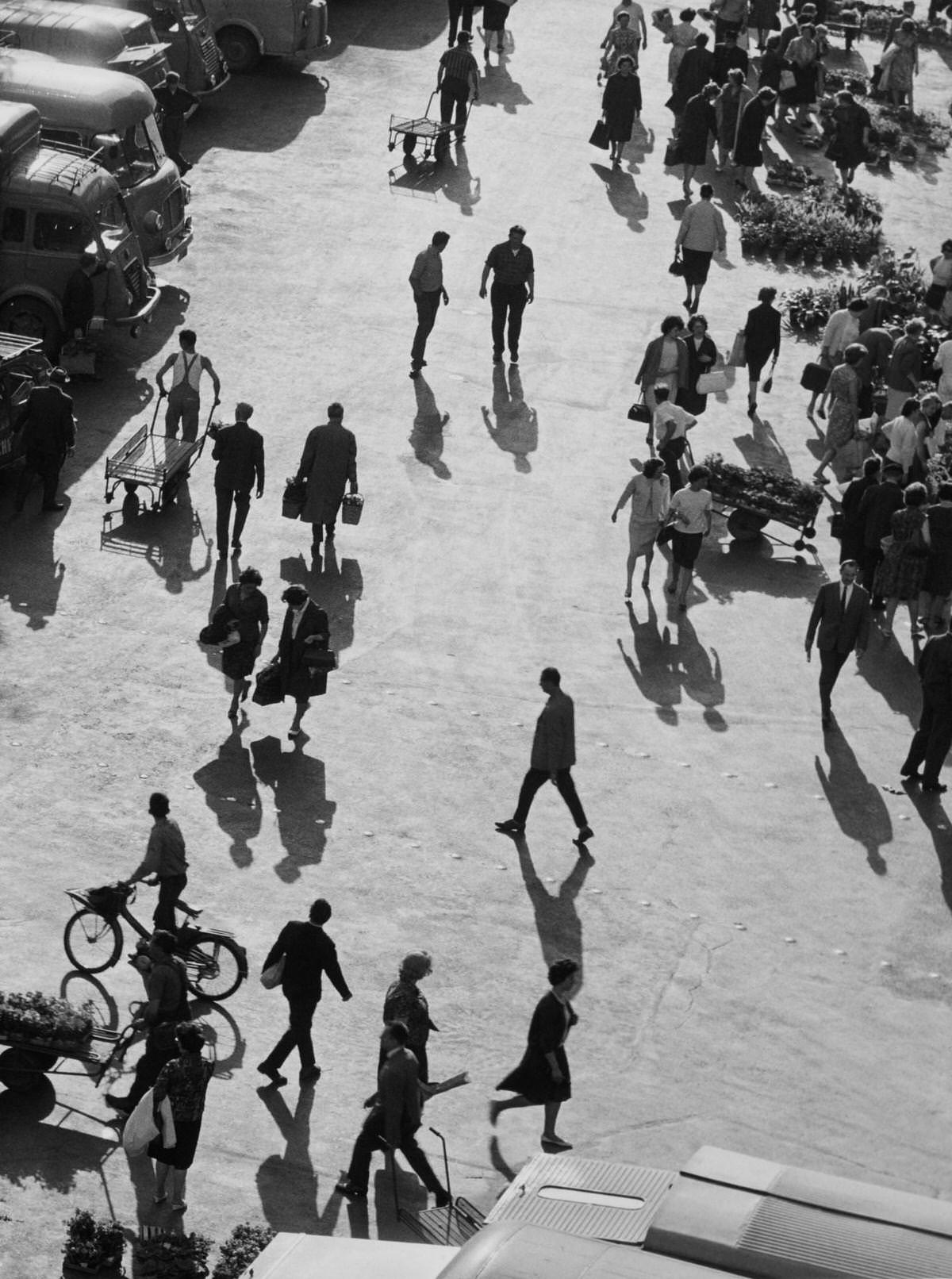 The Crowd Arriving, Les Halles, 1960s