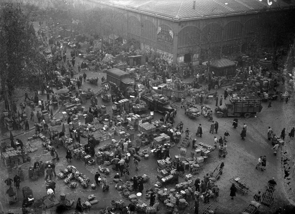 On the market at les Halles of Paris, 1943