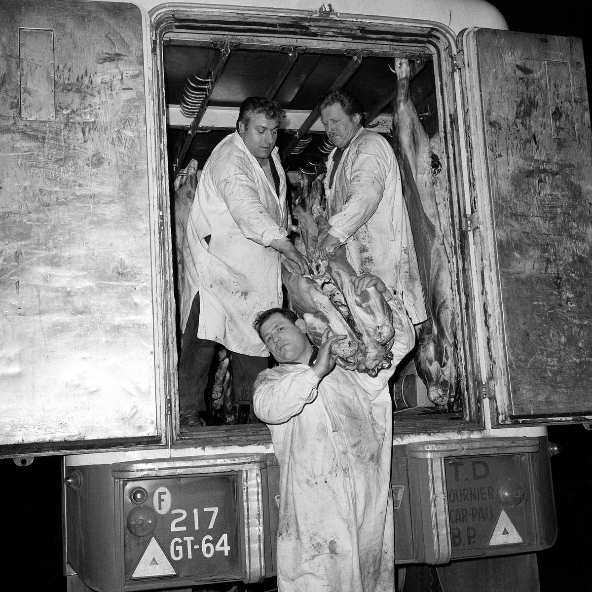 Unloading of carcasses by the butchers of Les Halles, Les Halles, 1964