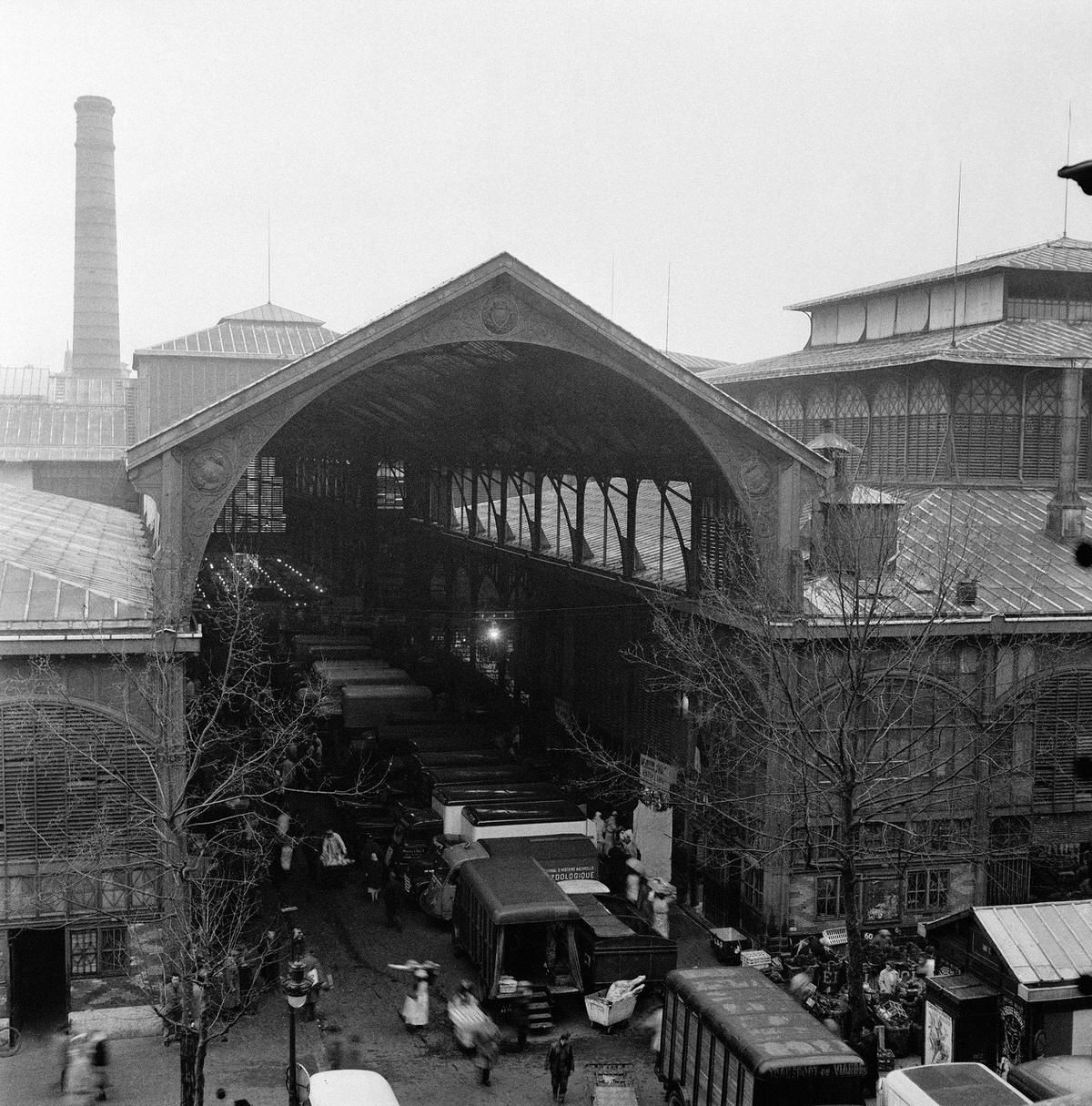 Market of Les Halles in Paris, on February 22, 1962.