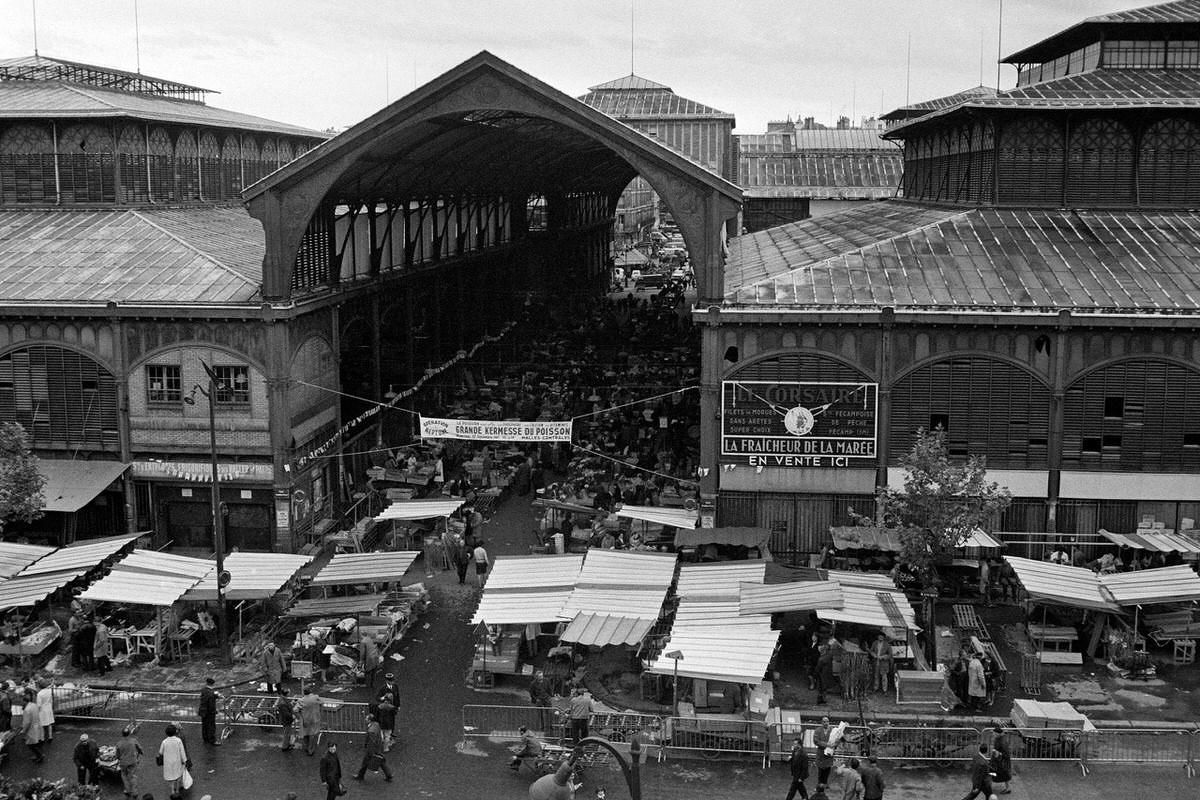 The Les Halles of Paris during the big fair of the fish, 1967