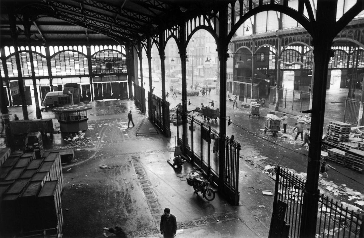 Removal and dismantlement of Les Halles before the wholesale market is being relocated in Rungis on March, 1969