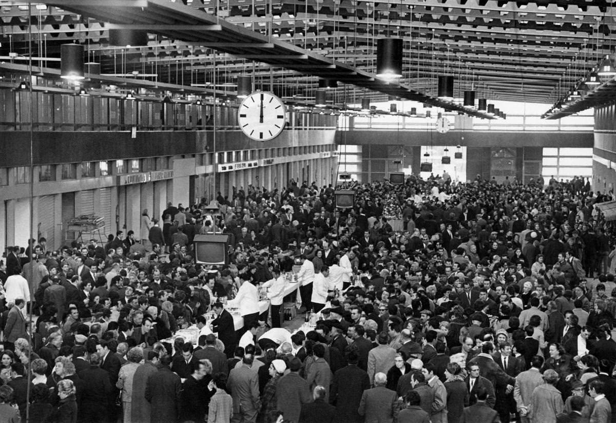 Inauguration of the Rungis new fruits and vegetables hall of the Paris wholesale market on February 24, 1969