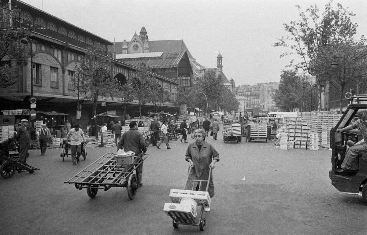 General view of the halls of Paris, 1968