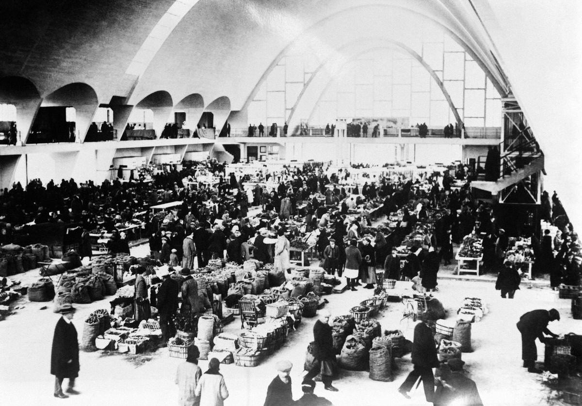 Interior view of the Halles Centrales de Reims, 1930