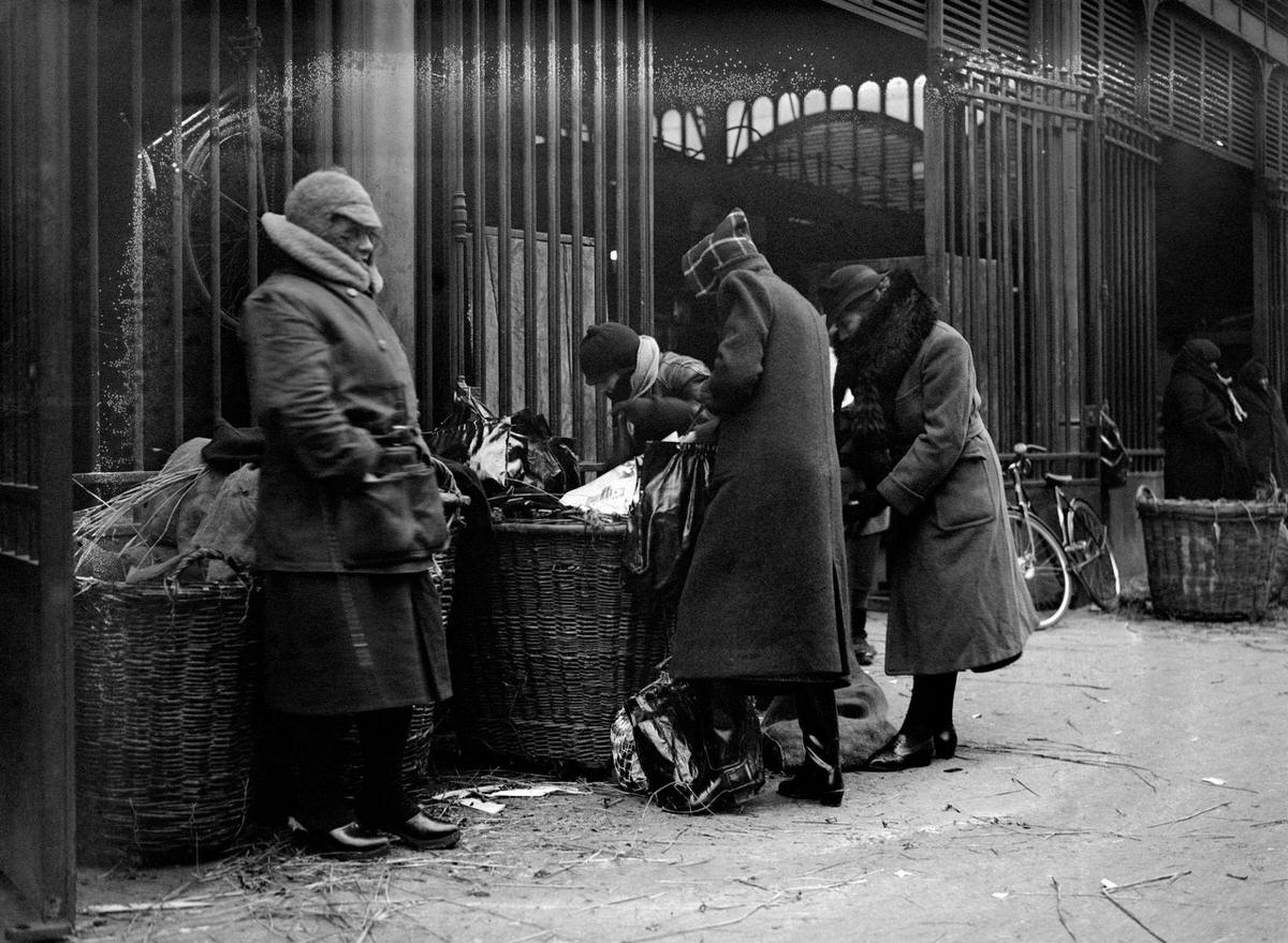 Women freezing during the season of winter, in the street of the Les Halles district, 1930s