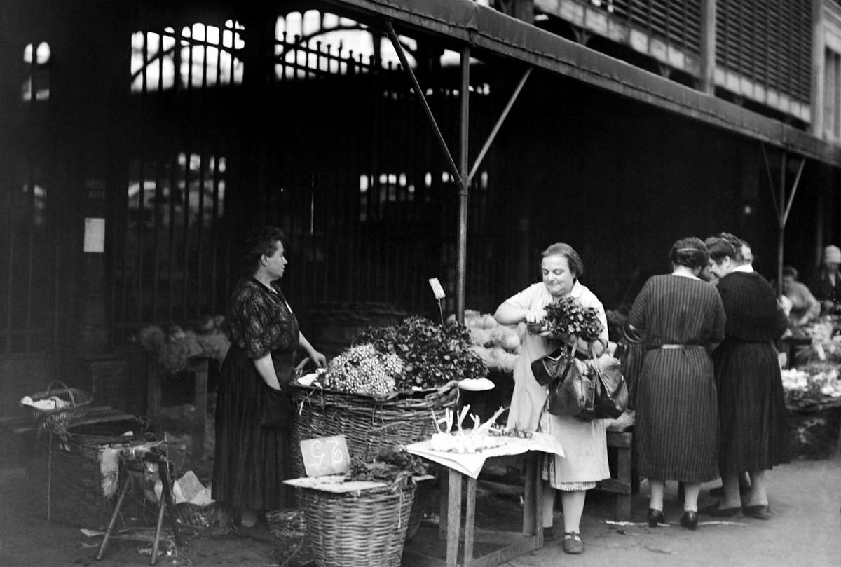 Shopping at les Halles, the central market in 1929 in Paris.