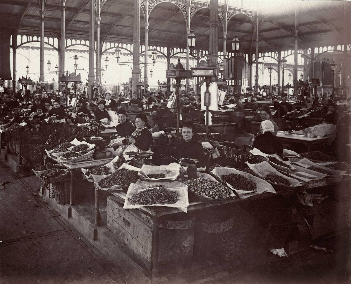Seafood stalls in Les Halles, 1900