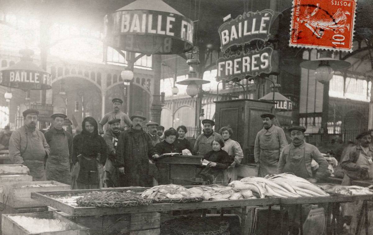 Employess and costumers of a seafood stall in Les Halles in Paris, 1908.