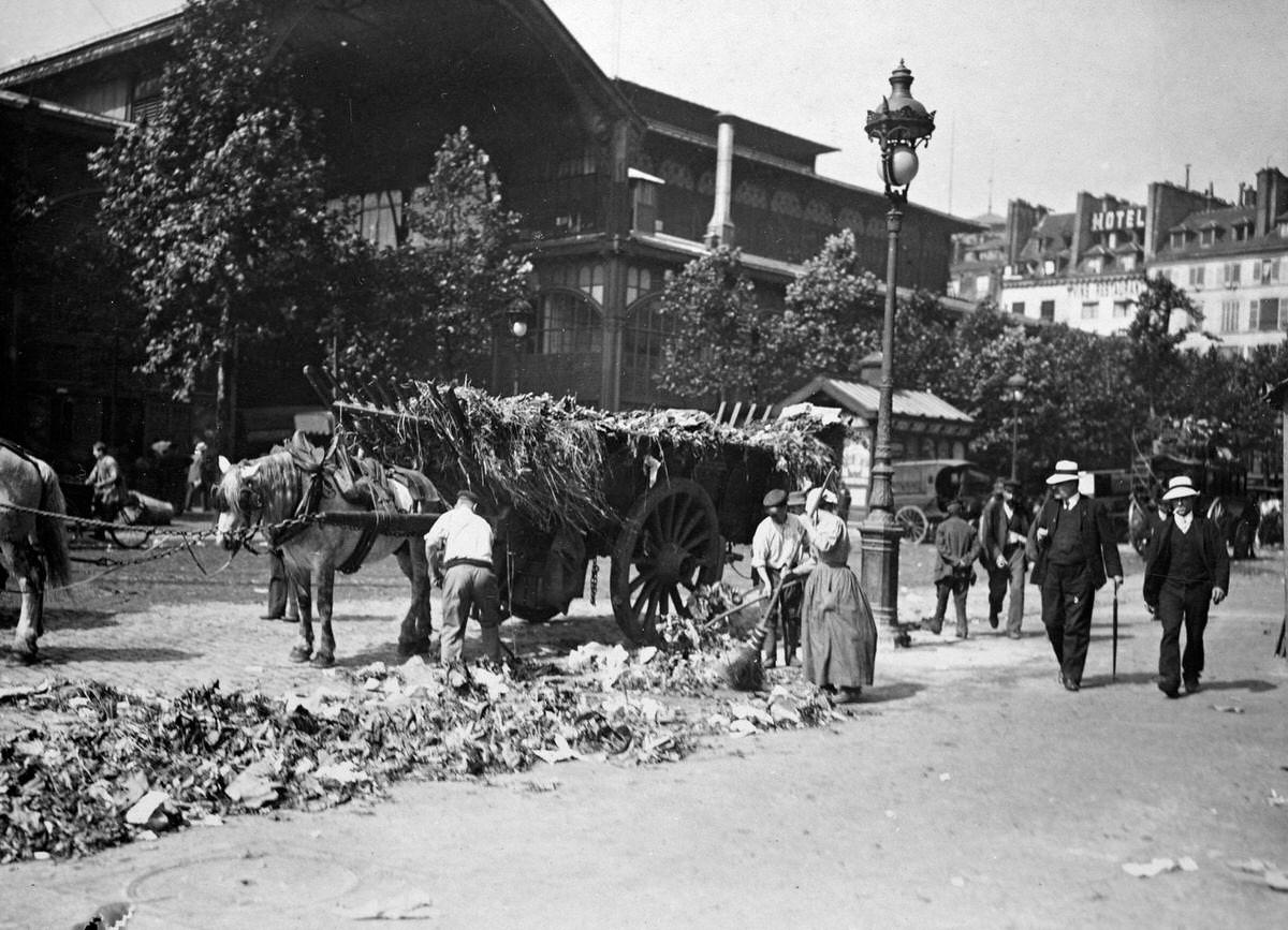 Rubbish collectors in Les Halles, Paris, 1908.