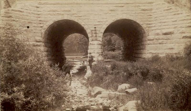 Chicago & North Western Railway viaduct on the line along the Milwaukee River, 1889