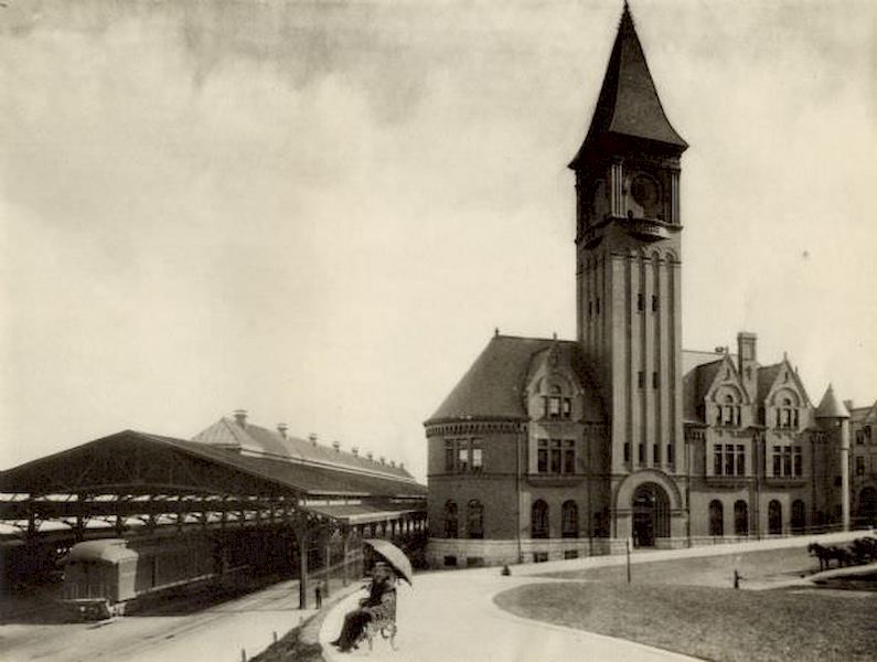View of the Chicago & Northwestern Railroad station in Milwaukee, 1892