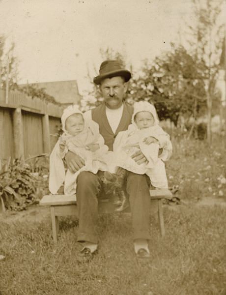 Gustav Willms holding his twin daughters, 1894