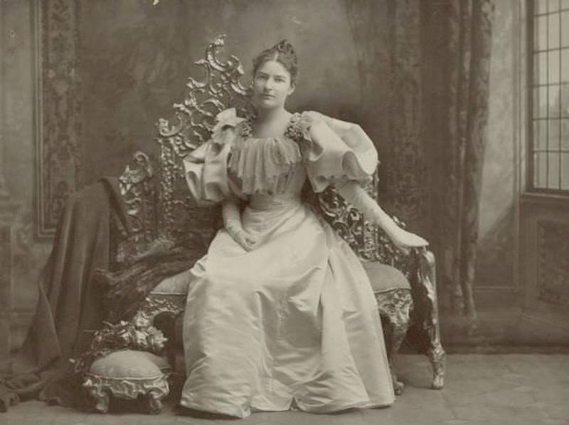 Emma Brumder (1870-1962), daughter of George and Henriette Brandhorst Brumder, 1890s