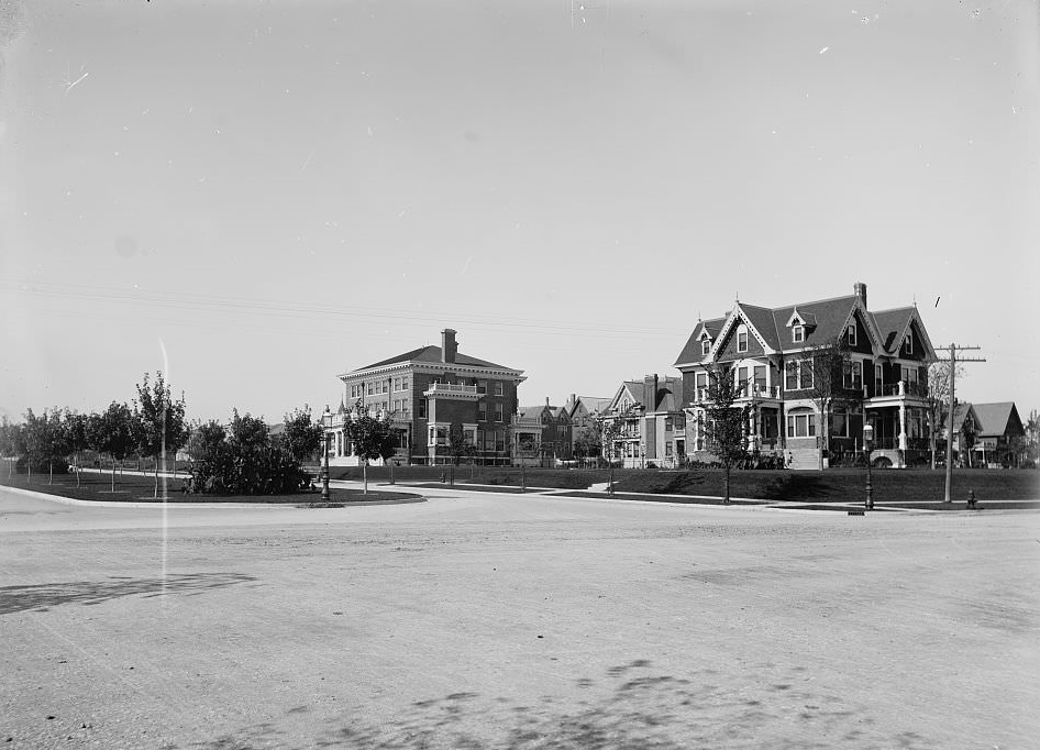 Residences on Newberry Boulevard, Milwaukee, 1890s