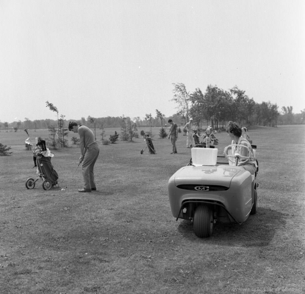 Municipal golfing in Montréal, 1964