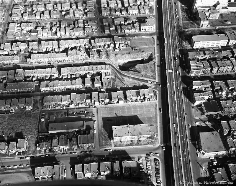 Construction of the Crémazie metro station, 1963