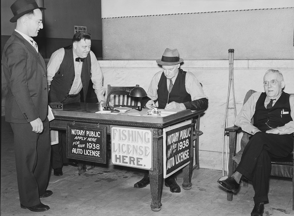 License bureau in courthouse, Peoria, Illinois, 1938