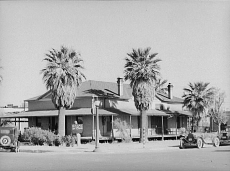 One of the oldest residential buildings in Phoenix, Arizona, 1940