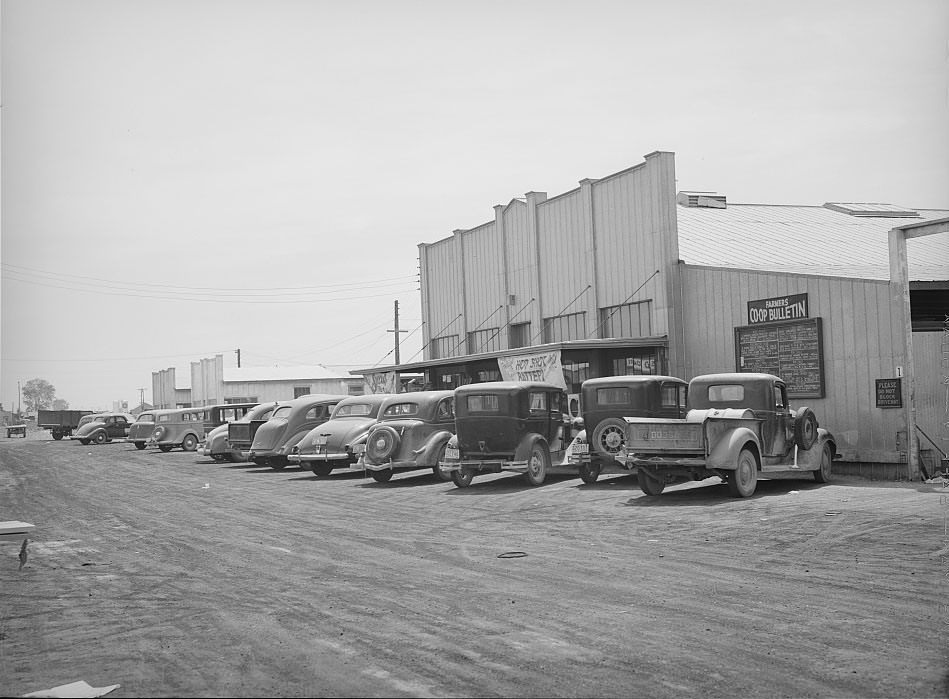 Farmers' cars in front of store and warehouse of the United Producers and Consumers Cooperative, Phoenix, Arizona, 1940