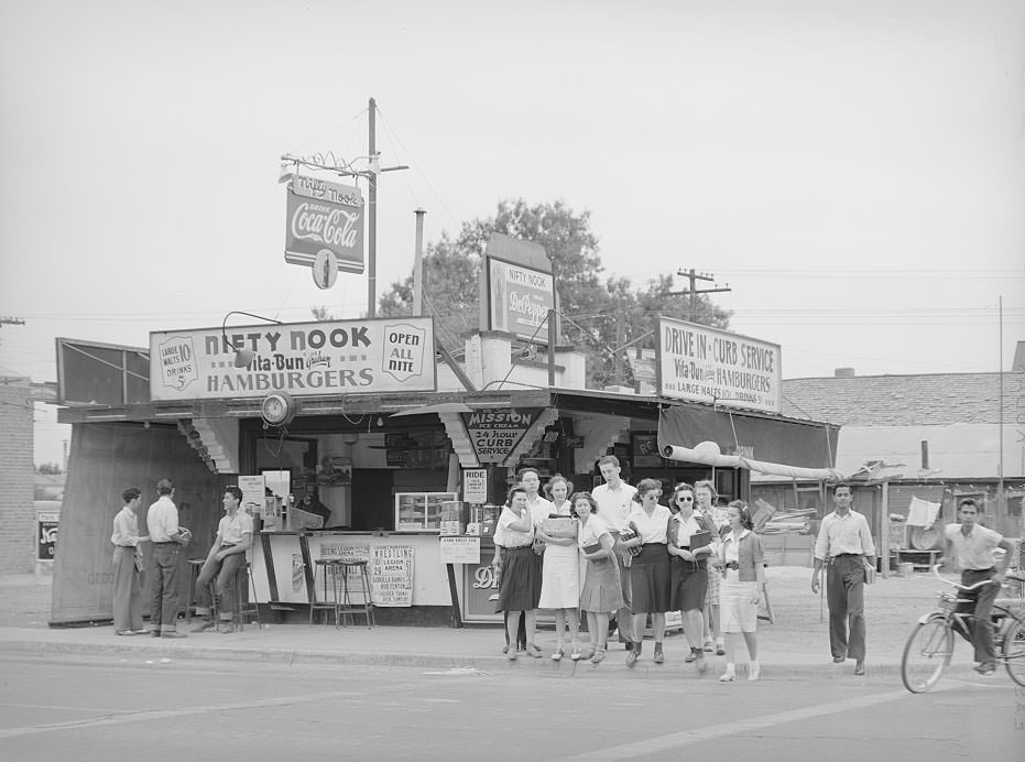 High school students crossing the street, Phoenix, Arizona, 1940