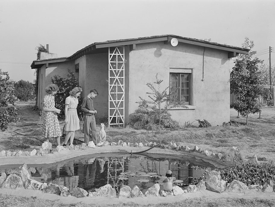 House at Camelback Farms, FSA (Farm Security Administration) project at Phoenix, Arizona, 1940