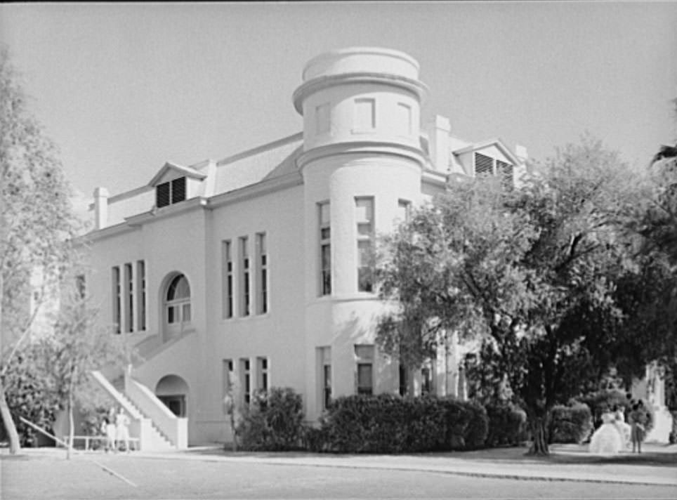 Corner of one of the main buildings of the Phoenix Union High School, Phoenix, Arizona, 1940