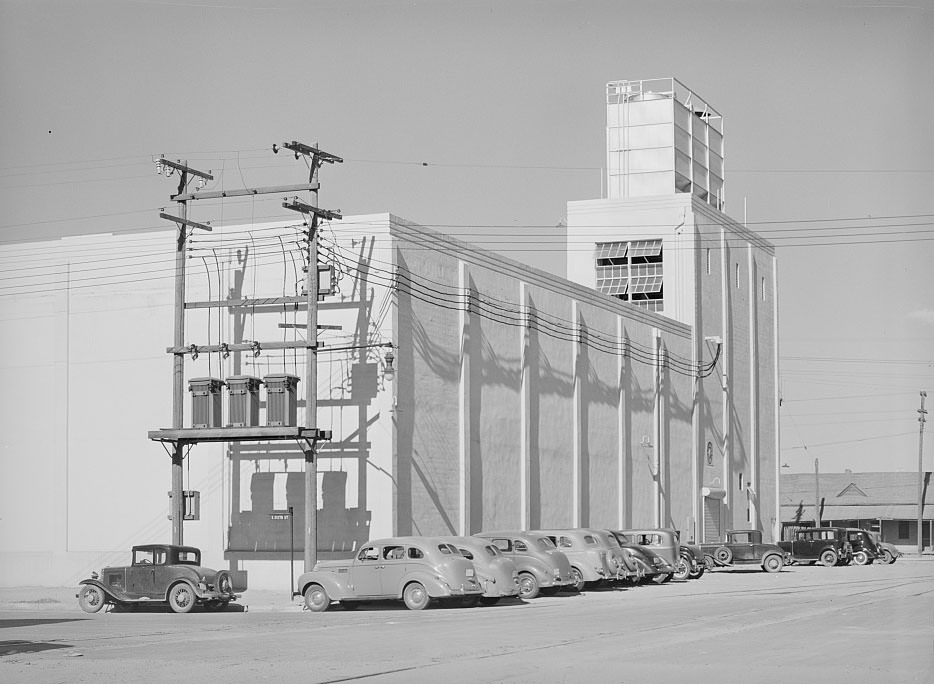 Warehouse of the cooperative citrus growers association, Phoenix, 1940