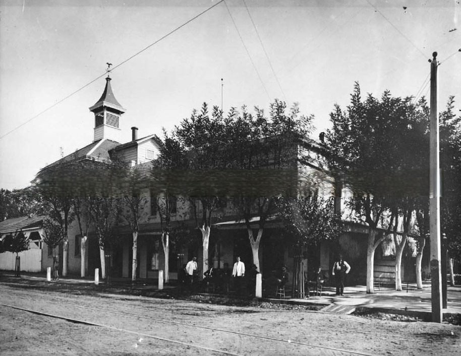 Sacramento Brewery on the NE corner of 28th and M Sts. Streetcar or railroad tracks go down center of dirt street, 1880