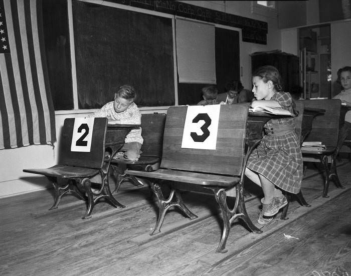 Elementary school students in Seay School classroom, 1951