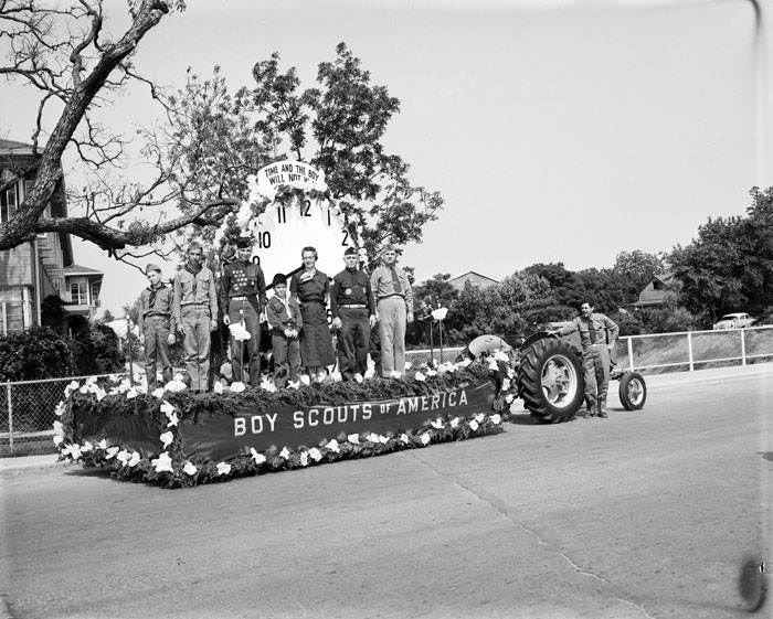 Fiesta Flambeau Parade, Boy Scouts float,1955