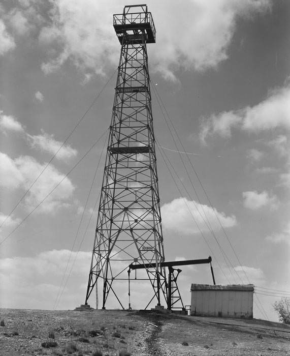 Oil derrick in South Central, 1950