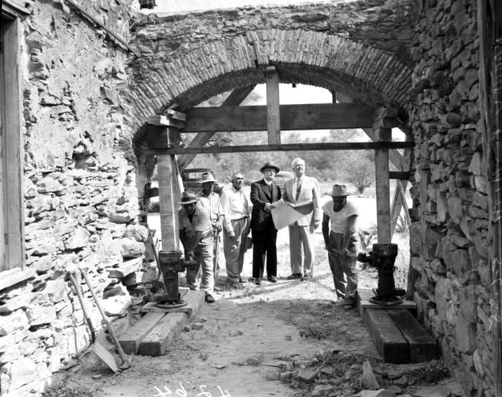 Harvey Smith, Archbishop Lucey, Louis Guido, and workers at Mission Espada restoration, 1955