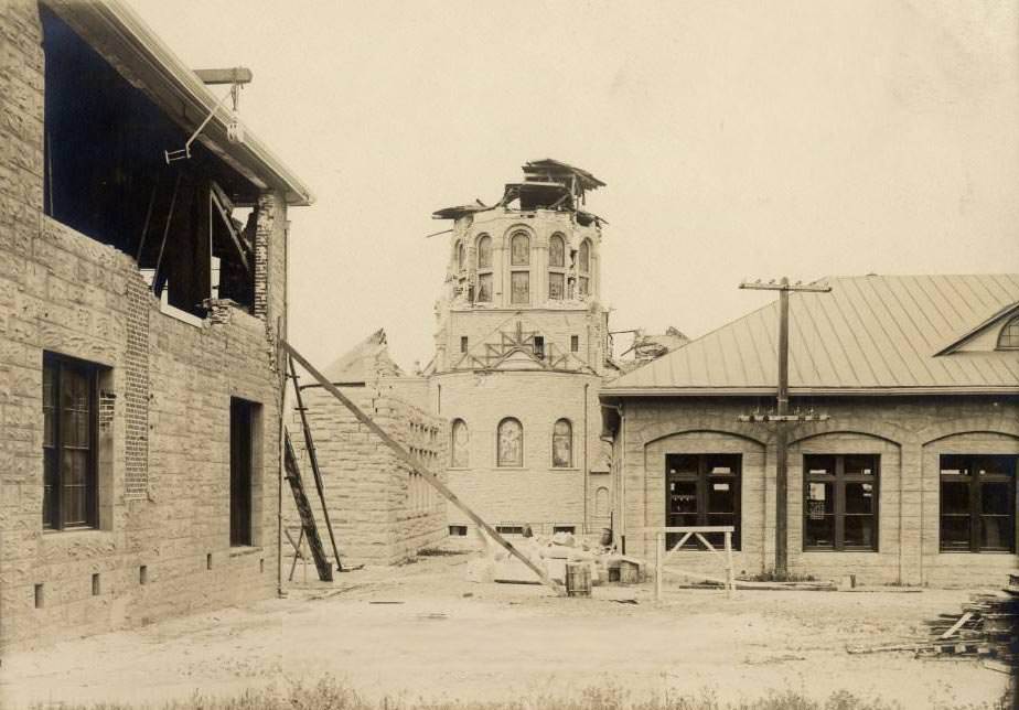 Stanford University after 1906 earthquake.