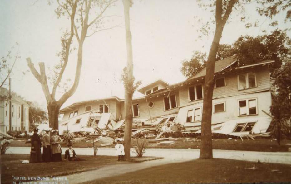 Earthquake damage to Vendome Hotel. Looking from North First Street, 1906