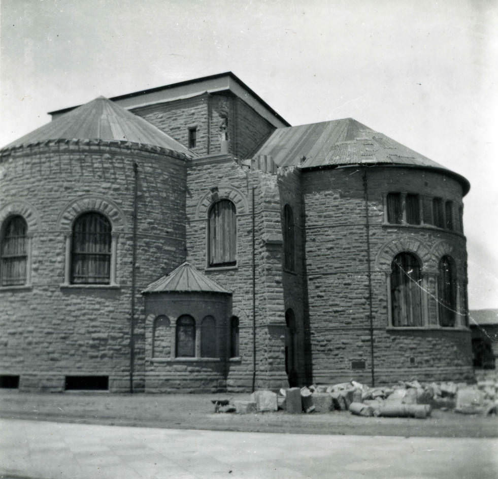 Earthquake damaged San Jose post office, 1906