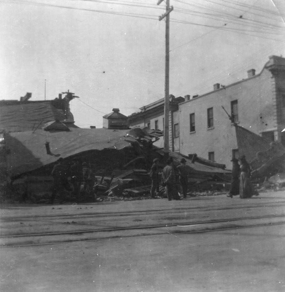 Earthquake-damaged Elks Hall building, 1906