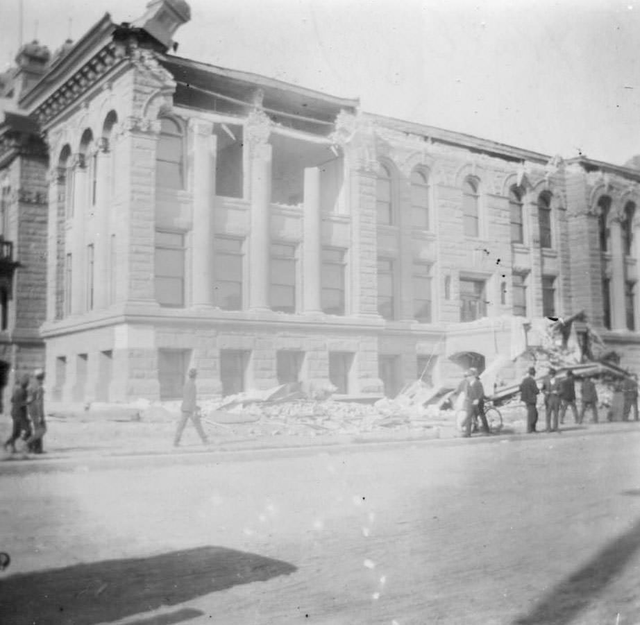 Earthquake damaged Hall of Justice, 1906