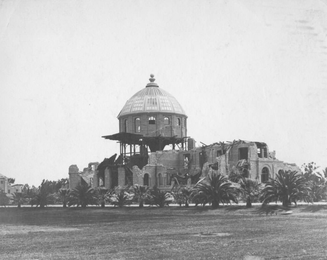 A building damaged by the 1906 earthquake in San Jose.