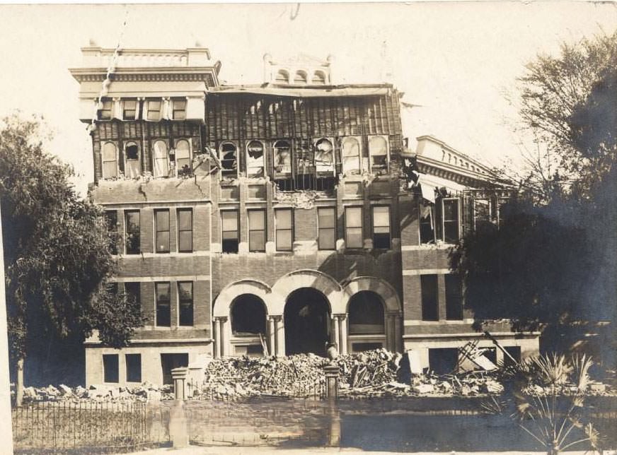 Earthquake damage to San Jose High School, 1906
